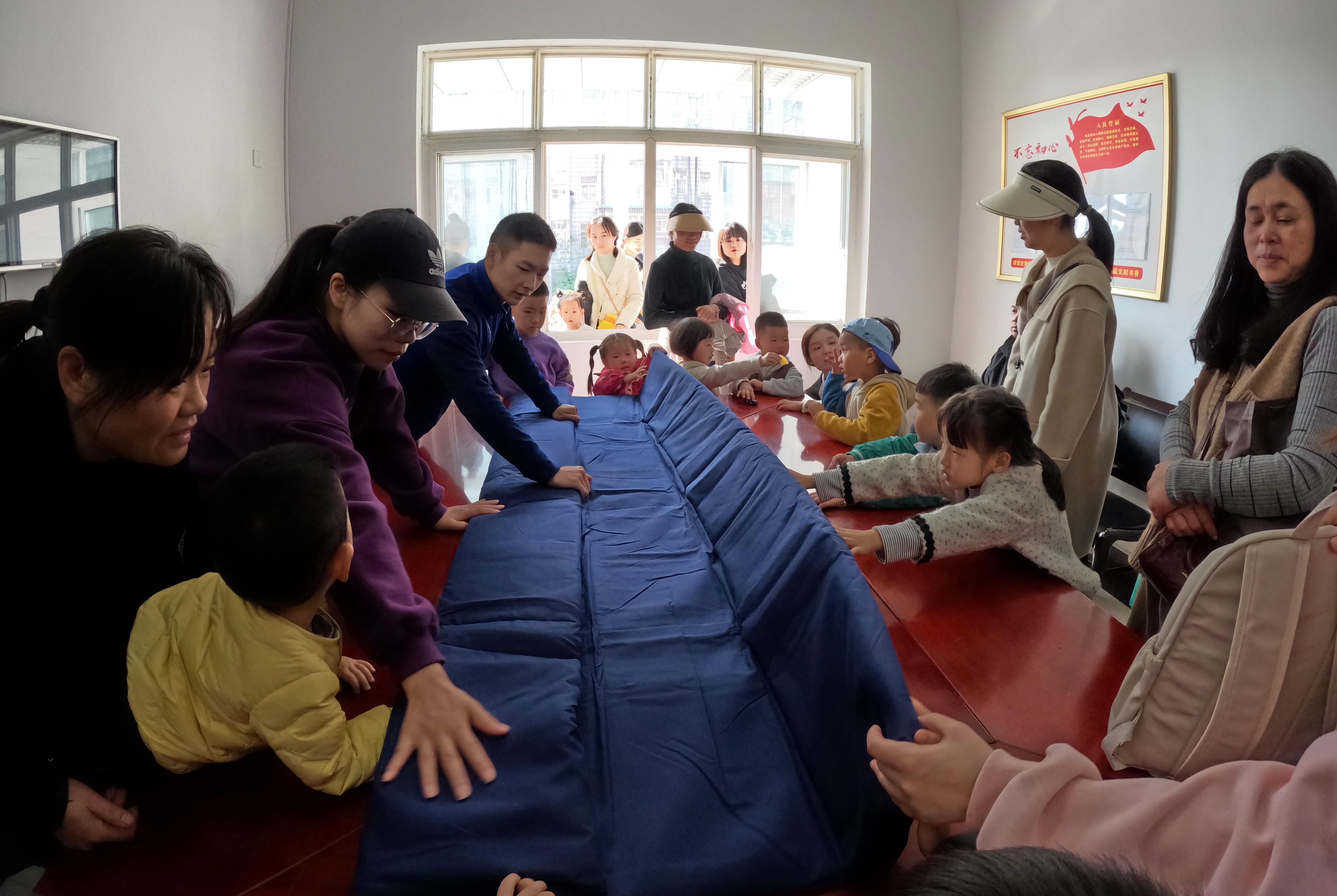 小手拉大手消防进万家视频_大手拉小手消防进家庭征文_小手拉大手消防进家庭