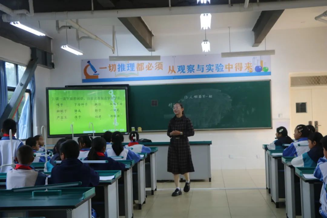 新的教师培养模式注重发展教师_教师培养的模式_重视教师培养