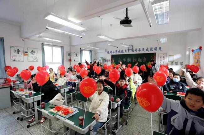 西安市七十五中学为学生开启元气满满新学期之旅图2
