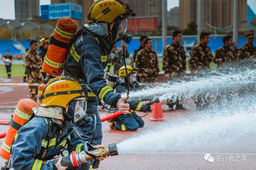 天津爆炸案消防员视频_天津大爆炸消防战士_天津爆炸视频消防兵