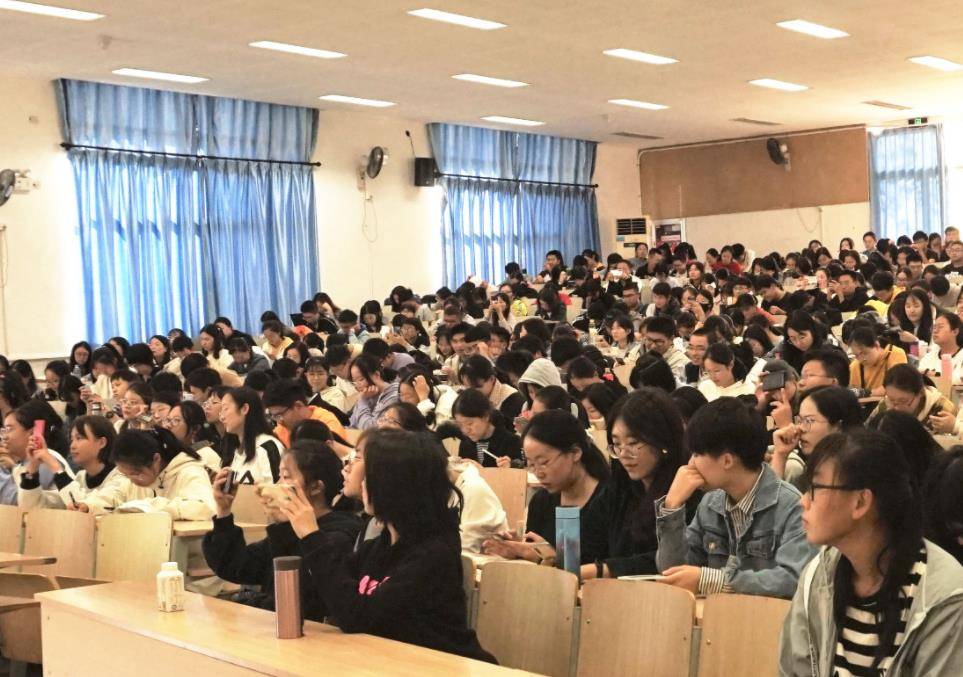 成都地区在哪里报教师资格证培训班更好呢？图2