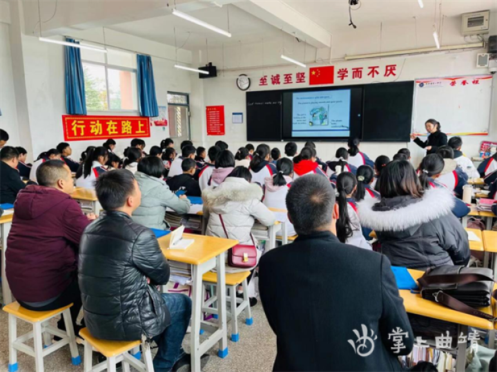 培训骨干简报教师发言_骨干教师培训简报_培训骨干简报教师怎么写